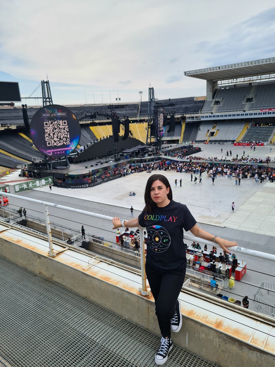 NoeliaRc95's tweet photo. Ojalá no pase mucho tiempo hasta volver a repetir. El mejor día de mi vida🥹
#ColdplayBarcelona ❤️ https://t.co/Vonl22sPOM