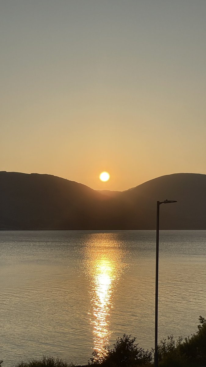 ArgyllSeaGlass's tweet image. A6 : As most of you know we take a lot of pics and videos so I will leave you with tonight’s sunset over Loch Long in Argyll Scotland 🌅 🏴󠁧󠁢󠁳󠁣󠁴󠁿

Have a beautiful evening everyone and see you back here next month 🥰

#ScotlandHour #SlowTravel 

#MHHSBD #CraftBizParty #StormHour