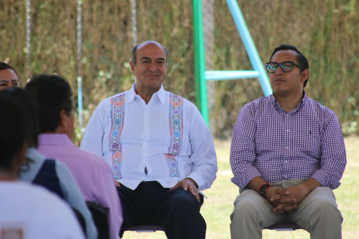 ¡Padres de familia y maestros conforman binomio perfecto en la educación de la niñez hidalguense!

Es un privilegio visitar la escuela primaria “Francisco I. Madero” de #JuárezHidalgo y recibir la cálida bienvenida de madres y padres de familia, así como del personal docente y de