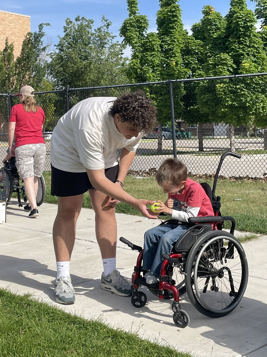 Big thanks to <a href="/BinghamMinersFB/">Bingham Miners Football</a> for volunteering and helping the Special Needs students at Kauri Sue for their field day. A great way to end our school year!
