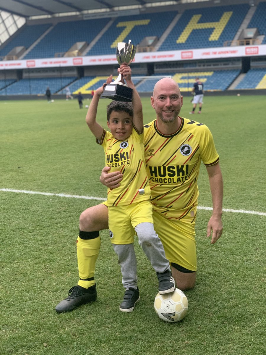 dan_capel's tweet image. Bucket list moment ticked off last night playing at The Den in the Paul Jiggins Memorial Cup. 
Decent  money raised and donations to the @lionsfoodhub . Superb organisation from @philclarke0170 and a great game played in a great spirit