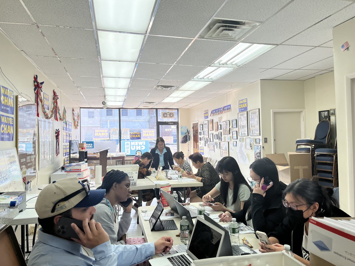 wyc4nyc's tweet photo. Grateful for the volunteers who keep the phones ringing here in #CD43! https://t.co/Hed6Avaetl