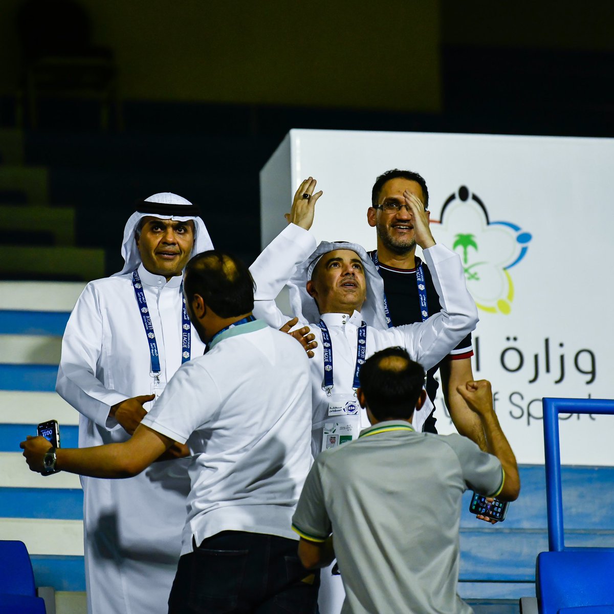 يا دانةَ الخليجِ كم صِغتِ لنا دُراً ثميناً مِن ذهبْ يا عشقاً باقٍ للأجيال يُحكى دوماً ويُغنى 🫀

الحمدلله دائماً وأبداً 🔰✌🏻