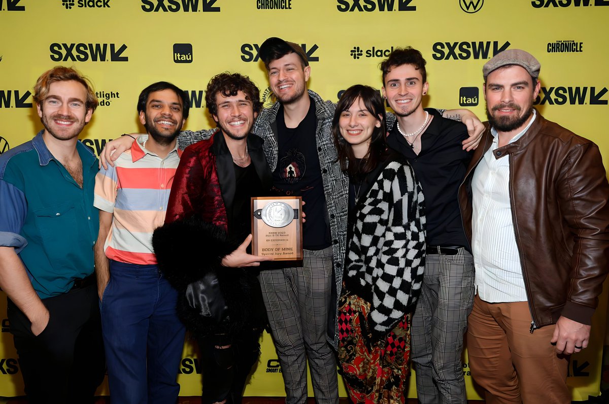 c_kostopoulos's tweet photo. People believe you need a big budget &amp; large team to win prestigious awards. 

But passion beats resources every time. 

Here’s how our 1st #XR experience clinched the Special Jury Prize at SXSW, beating teams 10x our size with a fraction of the budget, a 🧵: https://t.co/x1Bn6LZesf