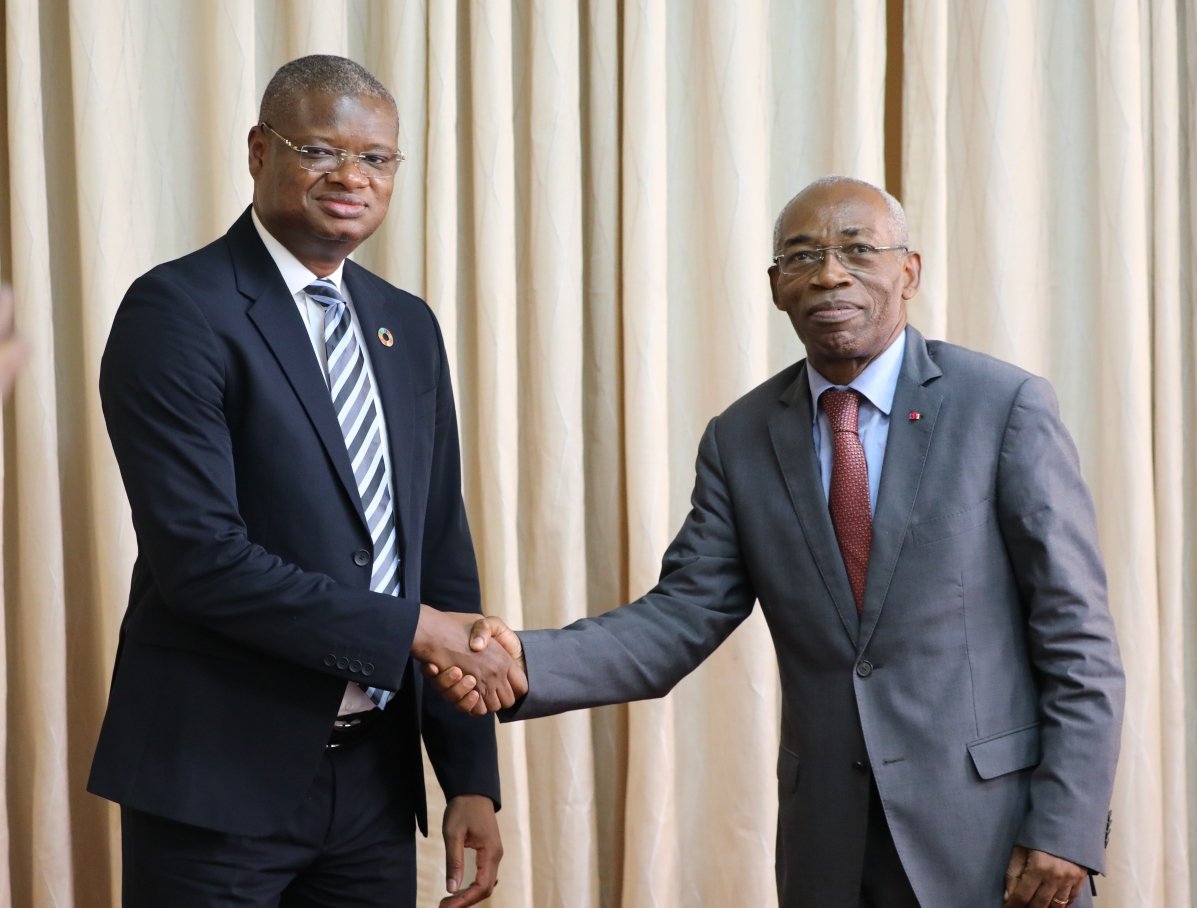 PNUDCameroun's tweet image. @aliouMdia, joined by UNDP HQ &amp;amp; CO colleagues, paid a courtesy visit to the Minister of Forestry &amp;amp; Wildlife, Jules Doret Ndongo.

They discussed UNDP's commitment to foster Gov's🇨🇲 Agenda on Forestry &amp;amp; Wildlife, to drive de #ClimatePromise #Biodiversity &amp;amp; #SustainableDevelopment