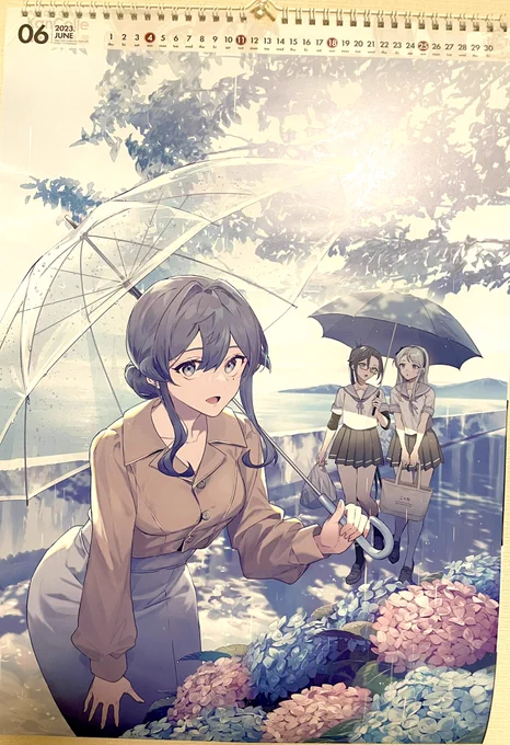 6月のカレンダー ゴトと天霧と狭霧 後ろの天霧と狭霧が相合い傘なの良いですよね(語彙力消失 そして……私服ゴト ウゥッ…ゴト…(バタッ 落ち着いた大人の女性って感じがします! 小さい頃…良くこの場所に…一緒に紫陽花見にきたよね…今も変わらない景色で…落ち着くね…(ぐるぐる目