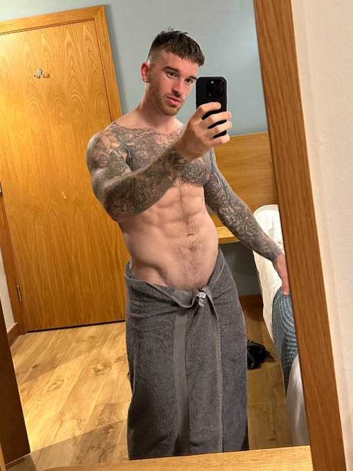 Fresh out the shower 🤳🏼💧 https://t.co/3x6d7ZPEFy https://t.co/K2QpV5tAjh