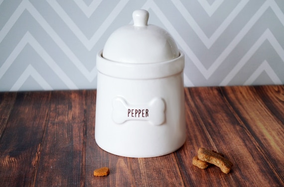 BravoBride's tweet image. Large Dog Treat Jar - Personalized with Nam etsy.me/3WM7nNI #petgift #doggift #dogtreatjar #dogtreatjars #dogtreatcontainer @etsymktgtool