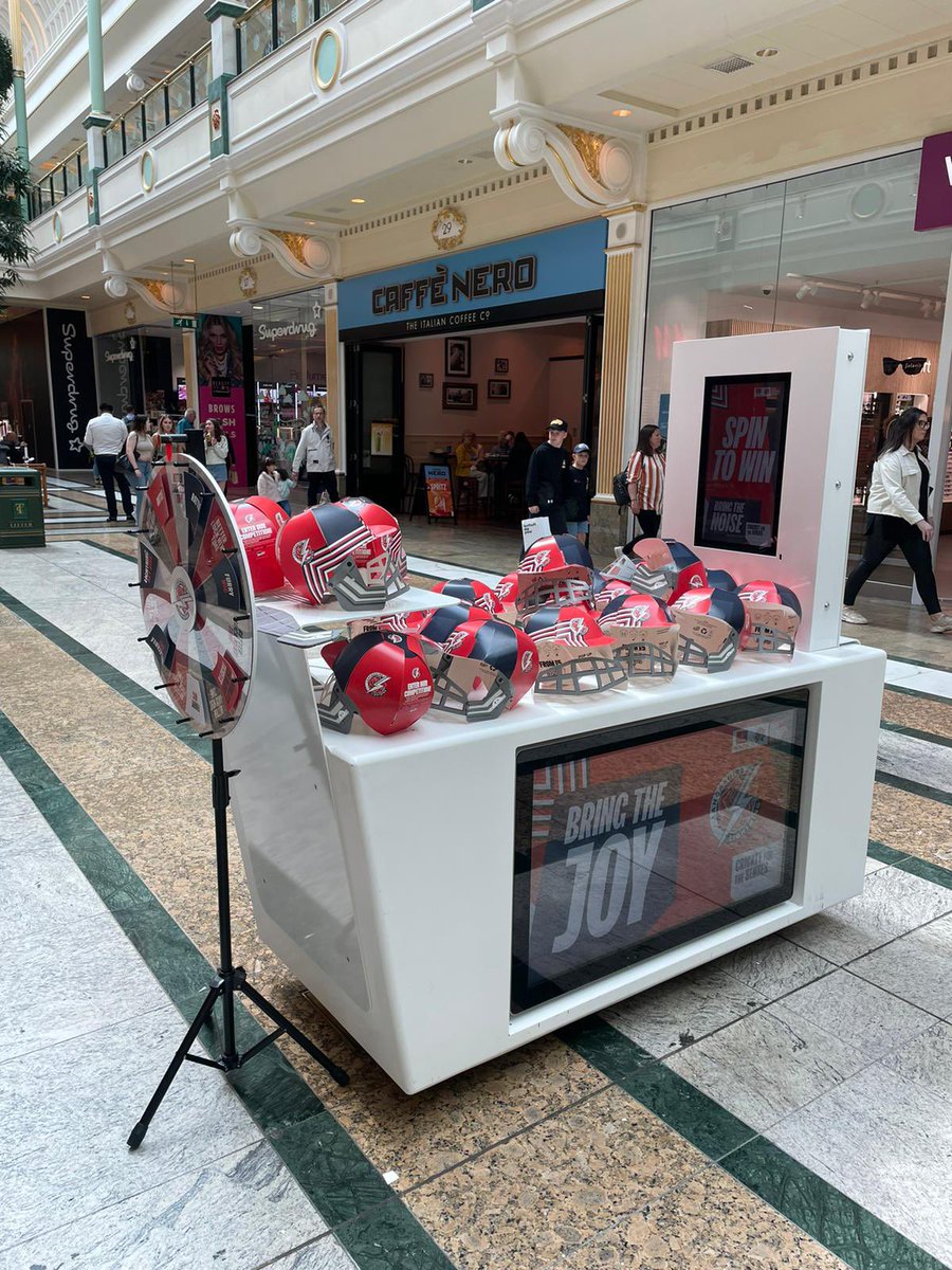 lancscricket's tweet photo. 💥 We’ve loved seeing everyone at the @_traffordcentre today! 

If you liked what you saw, get down to @EmiratesOT for a @VitalityBlast game over the next few weeks! 

Tickets ➡️ https://t.co/6NQqf2KXeP https://t.co/VO6r9heeaI
