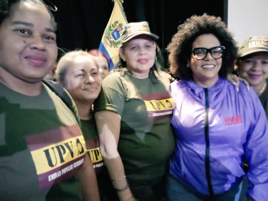 Lina_Ron_2023's tweet photo. 31May|| El "Comando Lina Ron" en compañía de Nuestra Diputada de la Patria @janitza_rondonvzla Nos encontramos en el Auditorio de la CANTV, Participando en el Foro: "FEMINISMO POPULAR" Miradas, Horizontes y Desafíos.
#ComandoLinaRon
.@NicolasMaduro.@dcabellor https://t.co/GhWDA5Ssco