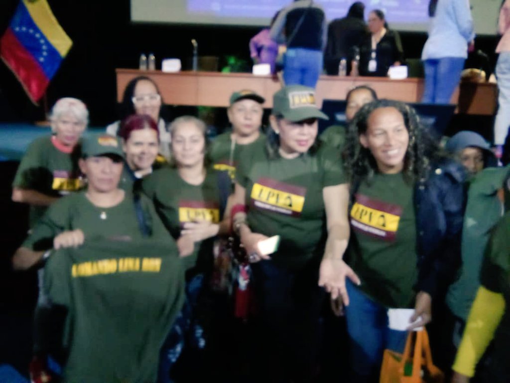 Lina_Ron_2023's tweet photo. 31May|| El "Comando Lina Ron" en compañía de Nuestra Diputada de la Patria @janitza_rondonvzla Nos encontramos en el Auditorio de la CANTV, Participando en el Foro: "FEMINISMO POPULAR" Miradas, Horizontes y Desafíos.
#ComandoLinaRon
.@NicolasMaduro.@dcabellor https://t.co/GhWDA5Ssco