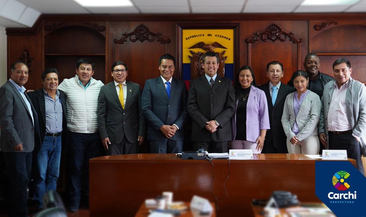 CarchiPrefectur's tweet photo. ¡Hoy, la unidad del Carchi se hizo presente! Nuestro Prefecto, Julio Robles, en compañía de la Viceprefecta, Verónica García y el equipo de la #NuevaPrefectura se reunieron con los Consejeros Provinciales en la Primera Sesión del Consejo Provincial del Carchi. 

#ComenzamosJuntos https://t.co/rDuWpuMWRT