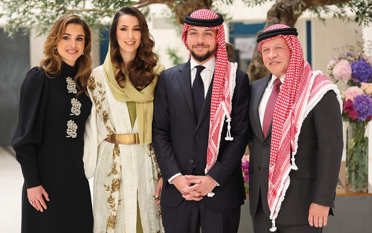 OmarShebli's tweet photo. نتقدم بأسمى آيات التهاني والتبريكات لسيدي صاحب الجلالة الملك @KingAbdullahII وجلالة الملكة @QueenRania بالزفاف الميمون لسيدي ولي العهد سمو الامير الحسين وسمو الاميره رجوه, سائلين المولى عز وجل ان يتمم فرحَتَنا, وبالرفاه والبنين,,#نفرح_بالحسين @RHCJO #عرس_الحسين #عريس_الاردن https://t.co/y7bugCITRe