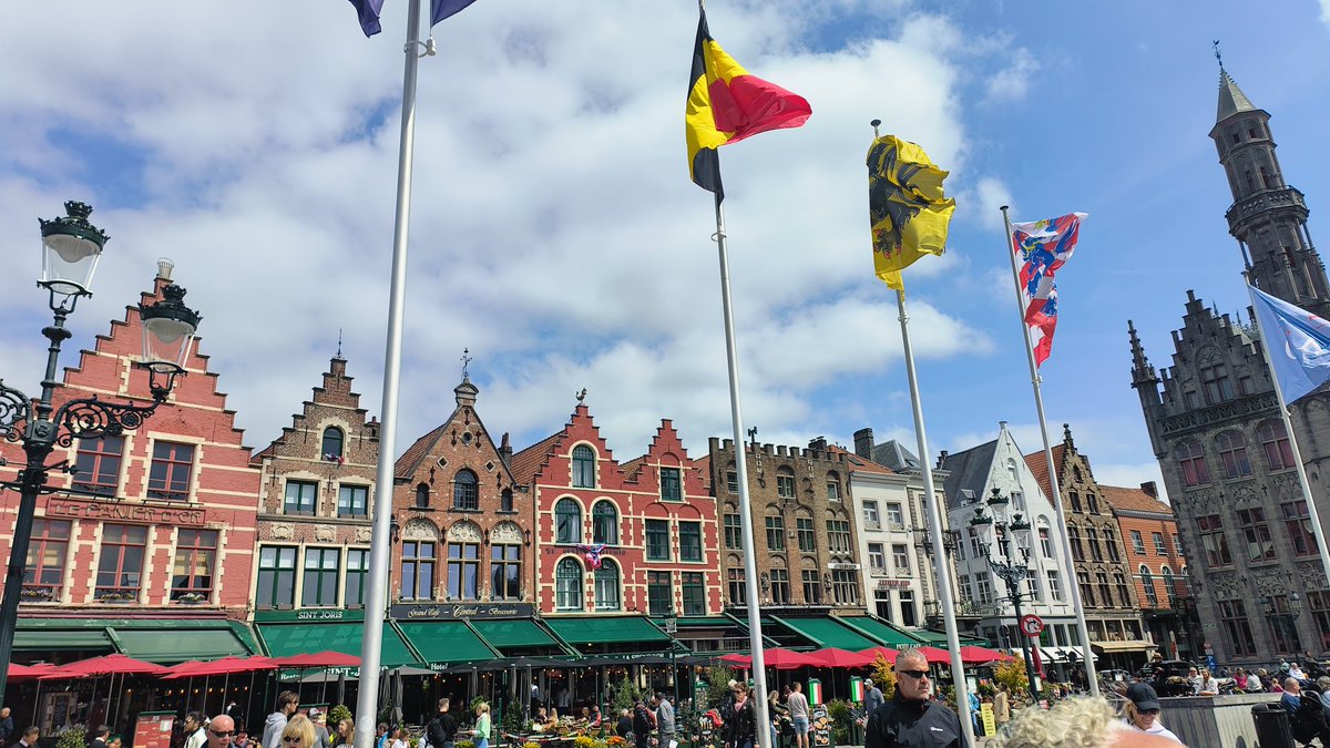 CathyPerreira's tweet photo. Medieval buildings, cobbled streets and canals! Chocolate and Waffles! Love Bruges! 
#Bruges #unescoworldheritagesite #roadTrip #Belgium https://t.co/BcgcegyMFA