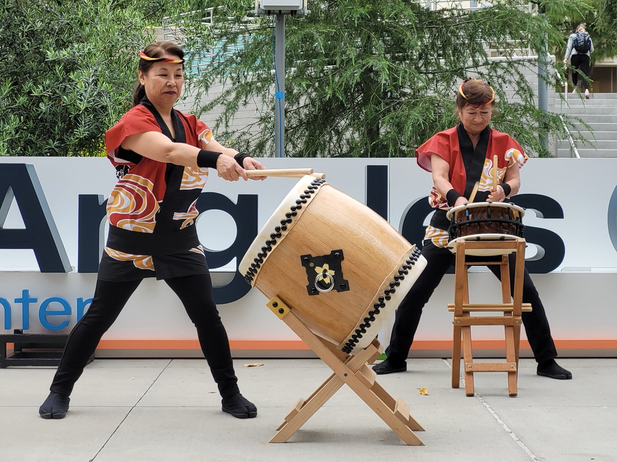 LAGeneralMed's tweet photo. What a wonderful performance!!! The drums invigorated us and the Lion Dance brought cheers and smiles 😊🙌 Thank you all who attended in honor of Asian American &amp; Pacific Islander Heritage Month.
#LAGeneral #AAPI #TaikoDrums #LionDance https://t.co/lu9uXJ470t
