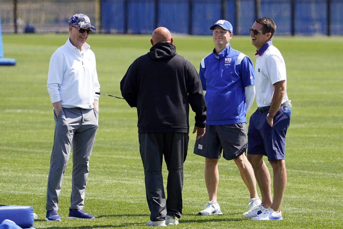 art_stapleton's tweet photo. Dexter Lawrence and Leonard Williams returned to #NYGiants for practice today, and so did @DanielleParhiz. Check out her photo gallery from Wednesday's OTA session: https://t.co/tLxdb7Js2E via @northjersey https://t.co/kFl0xfdEqn