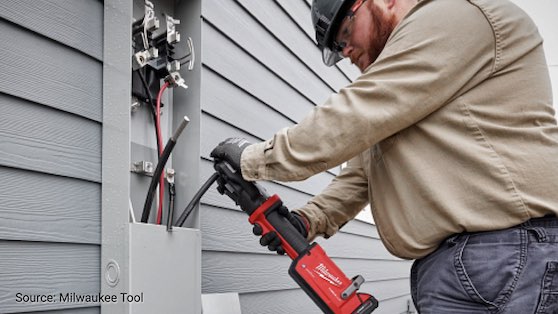 A 340-deg rotating head delivers increased versatility while the quick-release and push-to-close style latch pin allows you to easily open or secure with just one touch ebmag.com/milwaukee-m18-… @MilwaukeeTool