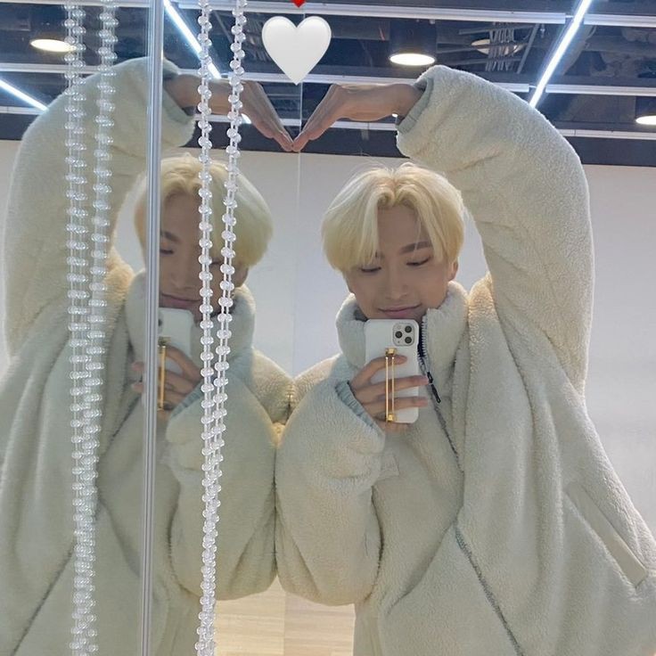 SeonghwaPack's tweet photo. I love you all I call my fans https://t.co/UyLDsDbeqz