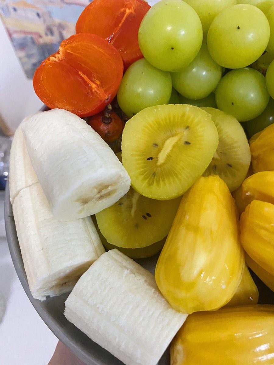 Basulaib7's tweet photo. The fruit you need to eat every day https://t.co/jegI3VcEQW
