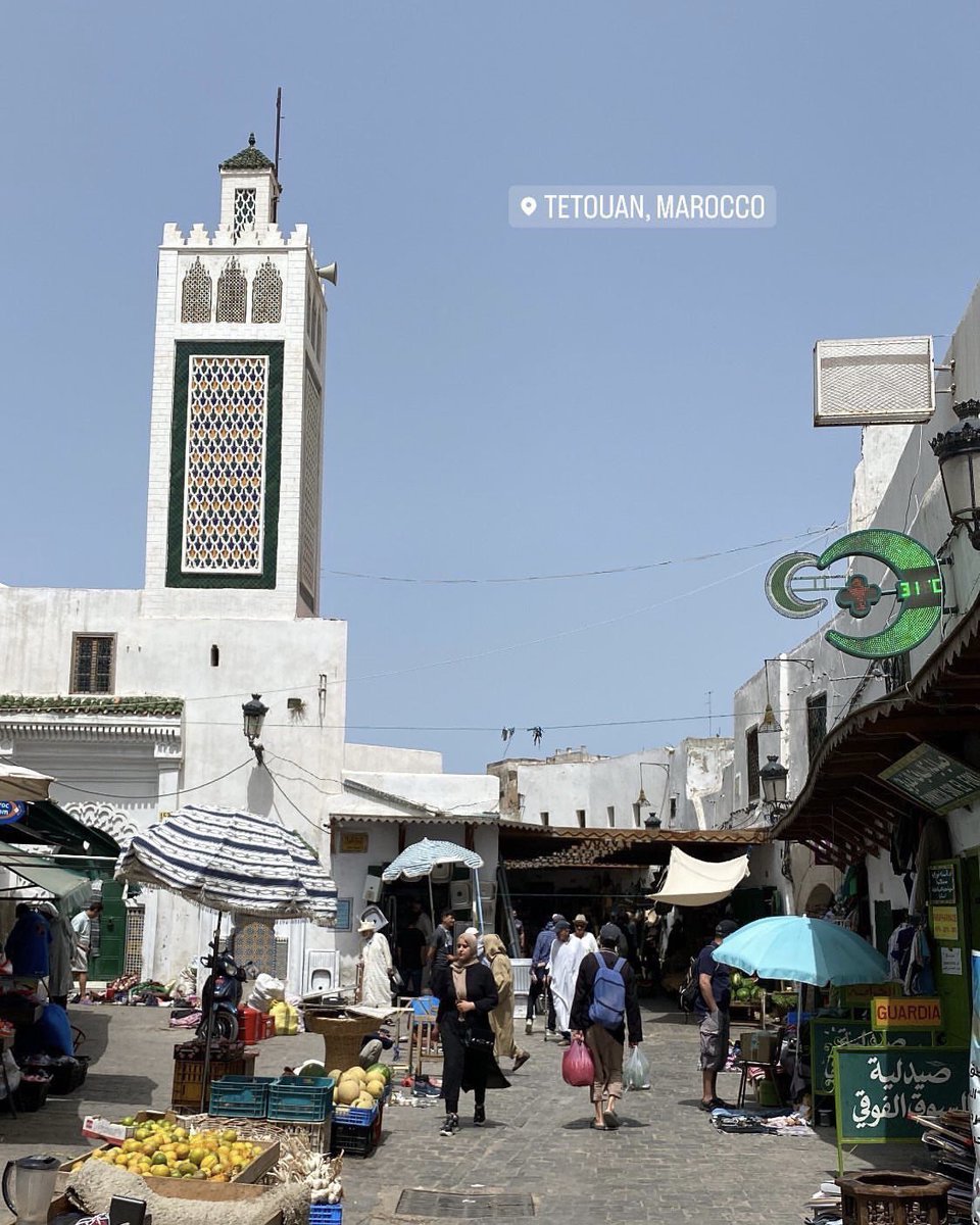 caffeine5addict's tweet photo. 📍Tetouan, Morocco🇲🇦 

スーク(市場)の奥の方に連れてかれてカーペット押し売りされた🥲

でもここでいただいたミントティーが1番美味しかったし、モロッコ人の友達も大絶賛だった！🍃 https://t.co/VHIsC9QFZI
