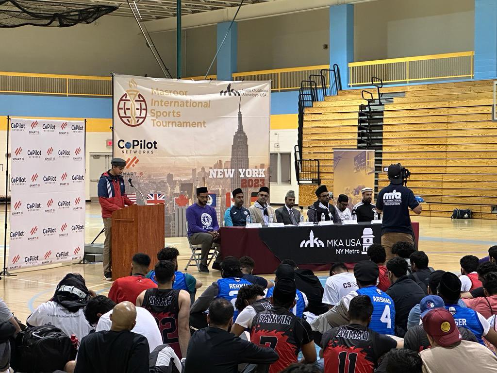 LI_MKA's tweet photo. Alhamdulilah we had a very successful opening ceremony to MIST 🏀🏀⚽️⚽️. We then ended off with Khilafat day!!
#MIST #Ahmadiyya #basketball #soccer https://t.co/h93rK3ZaoC