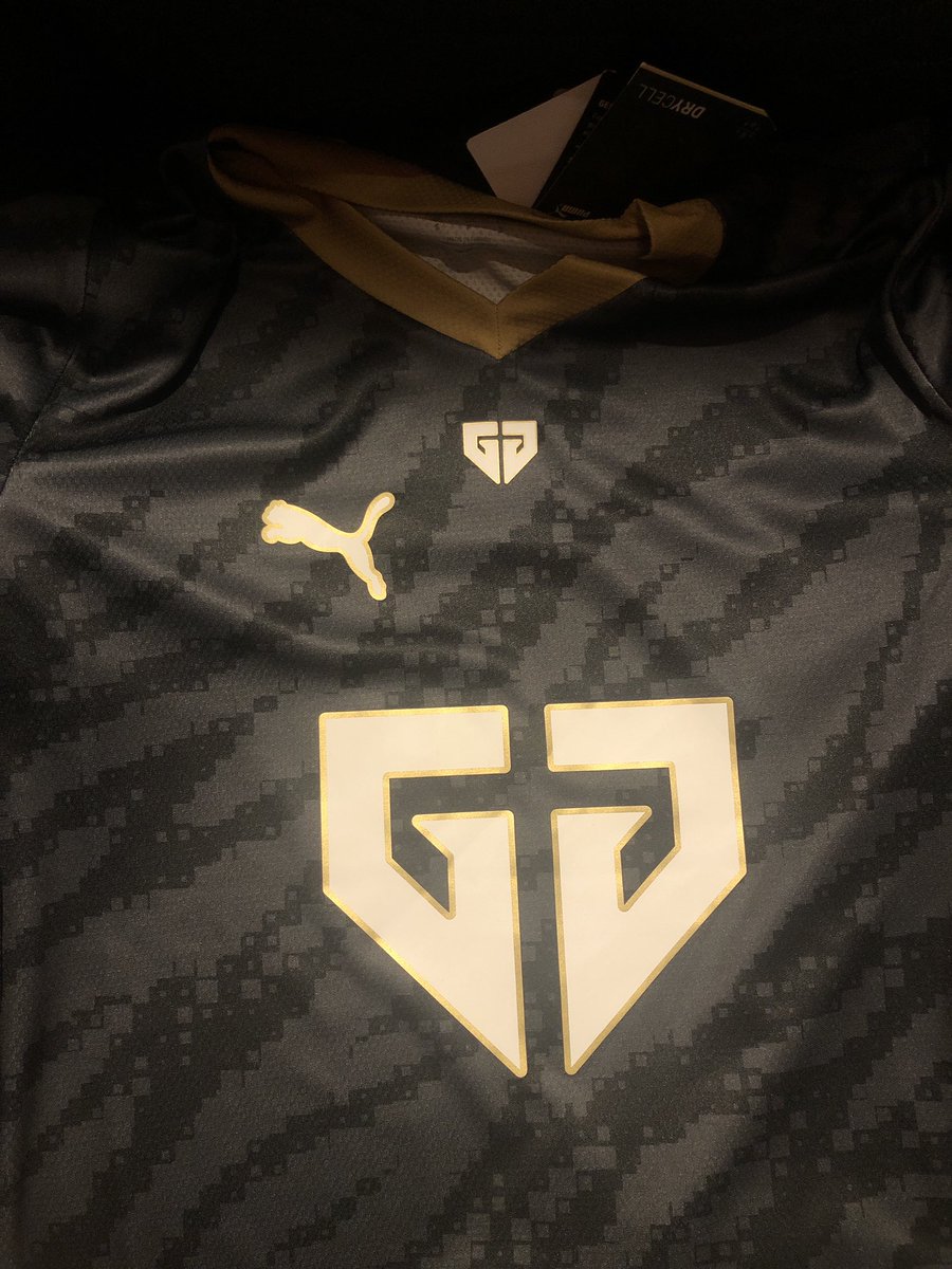 Spacecrisp tweet media