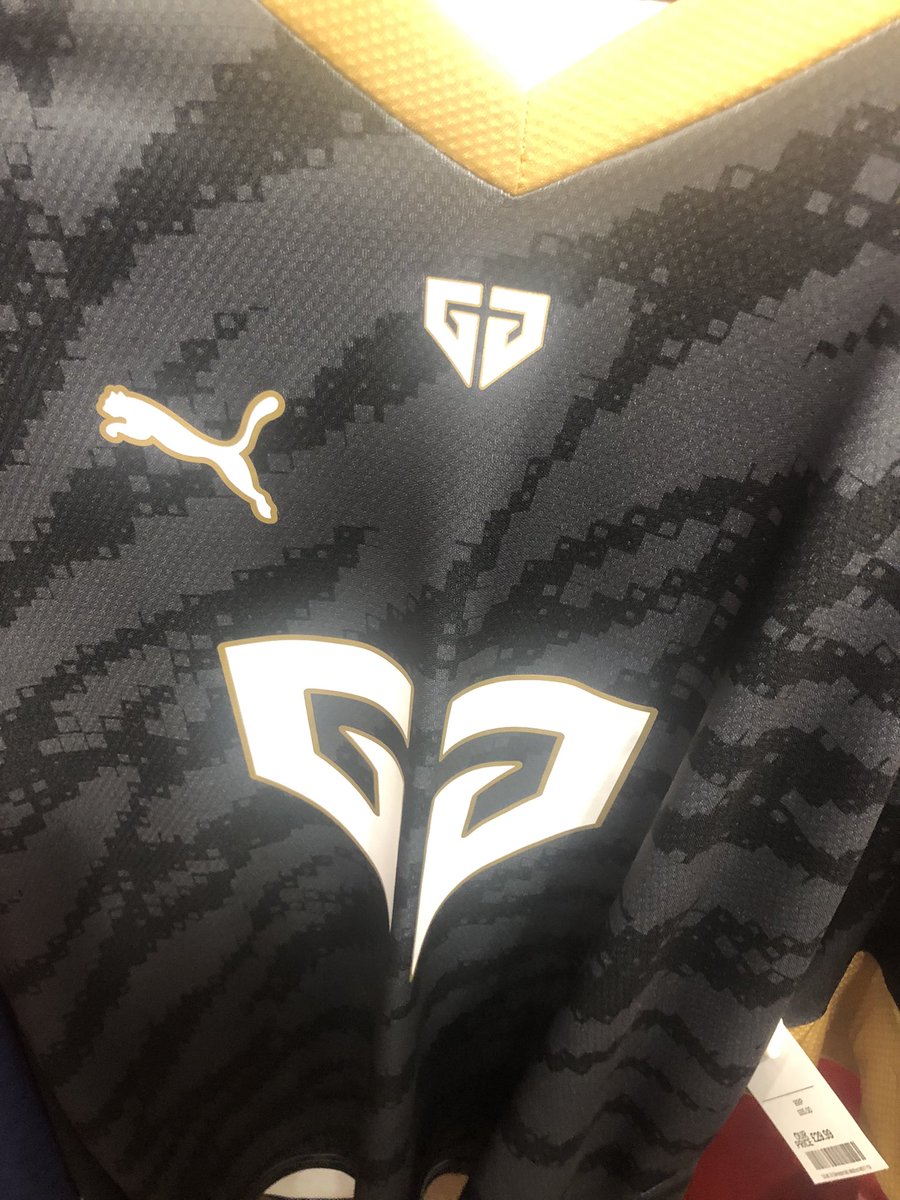 Spacecrisp tweet media