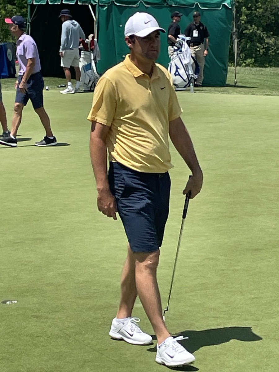 StrasVegasGolf's tweet photo. Spent the day at Murfield today. Got to hang out with our Good Buddy Scottie https://t.co/PdmUE5DWta