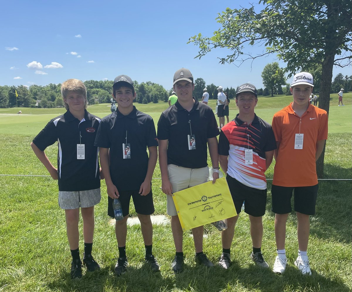 StrasVegasGolf's tweet photo. Spent the day at Murfield today. Got to hang out with our Good Buddy Scottie https://t.co/PdmUE5DWta
