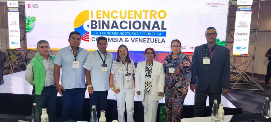 acoturcol's tweet photo. Acompañando a ASOBARES en el I Encuentro Binacional de la Economía Nocturna, desde ACOTUR nos comprometemos a revisar en los destinos este complemento “Tu noche - Tu destino” así sin duda también trabajamos en la sostenibilidad. 🌱🫱🏼‍🫲🏾

#ACOTUR10años #ASOBARES https://t.co/7RIopuai5k