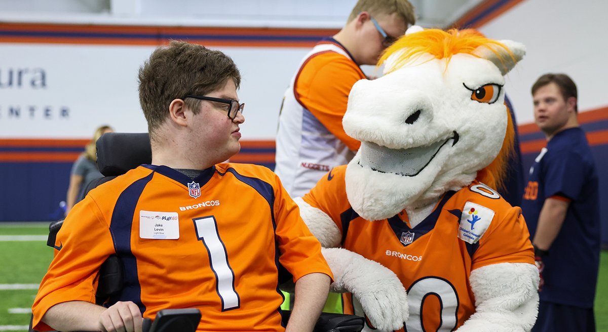 5280Miles's tweet image. Made some new friends yesterday. 🤜🤛

#PLAY60 x @SpecOlympicsCO