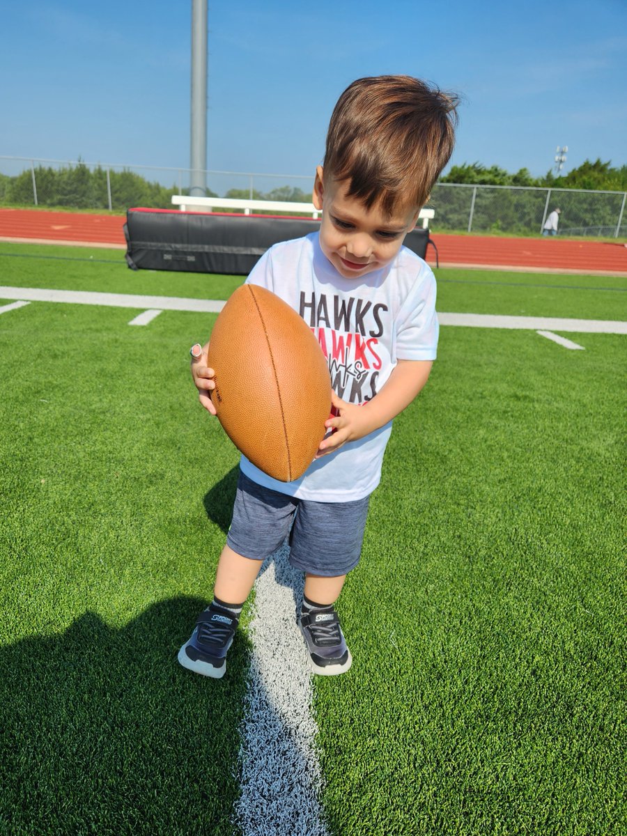 MrsCourtneyWHS's tweet photo. Starting him young! Summer Football Camp this morning was a blast for this 2 year old plus hanging out with Daddy is a plus. @HeathHawksFb @CoachRCourtney @RHHSHawks https://t.co/VvWcWE37Vp