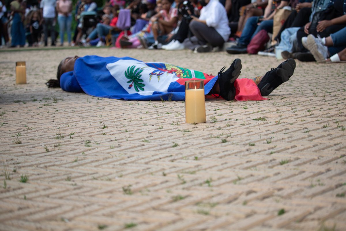 solelycreating's tweet photo. As Haitian Heritage month comes to an end, I’d like to share some photos I’ve taken at various celebrations of Haitian culture 🇭🇹 

📸: Marleen Moise, @solelycreating 

Haitian Flag Day Selebrasyon presented by @HaitiCulturalX  ❤️💙 https://t.co/IKhXuAOfME