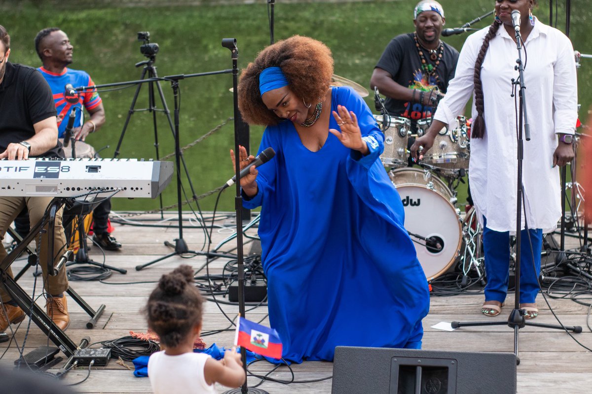 solelycreating's tweet photo. As Haitian Heritage month comes to an end, I’d like to share some photos I’ve taken at various celebrations of Haitian culture 🇭🇹 

📸: Marleen Moise, @solelycreating 

Haitian Flag Day Selebrasyon presented by @HaitiCulturalX  ❤️💙 https://t.co/IKhXuAOfME