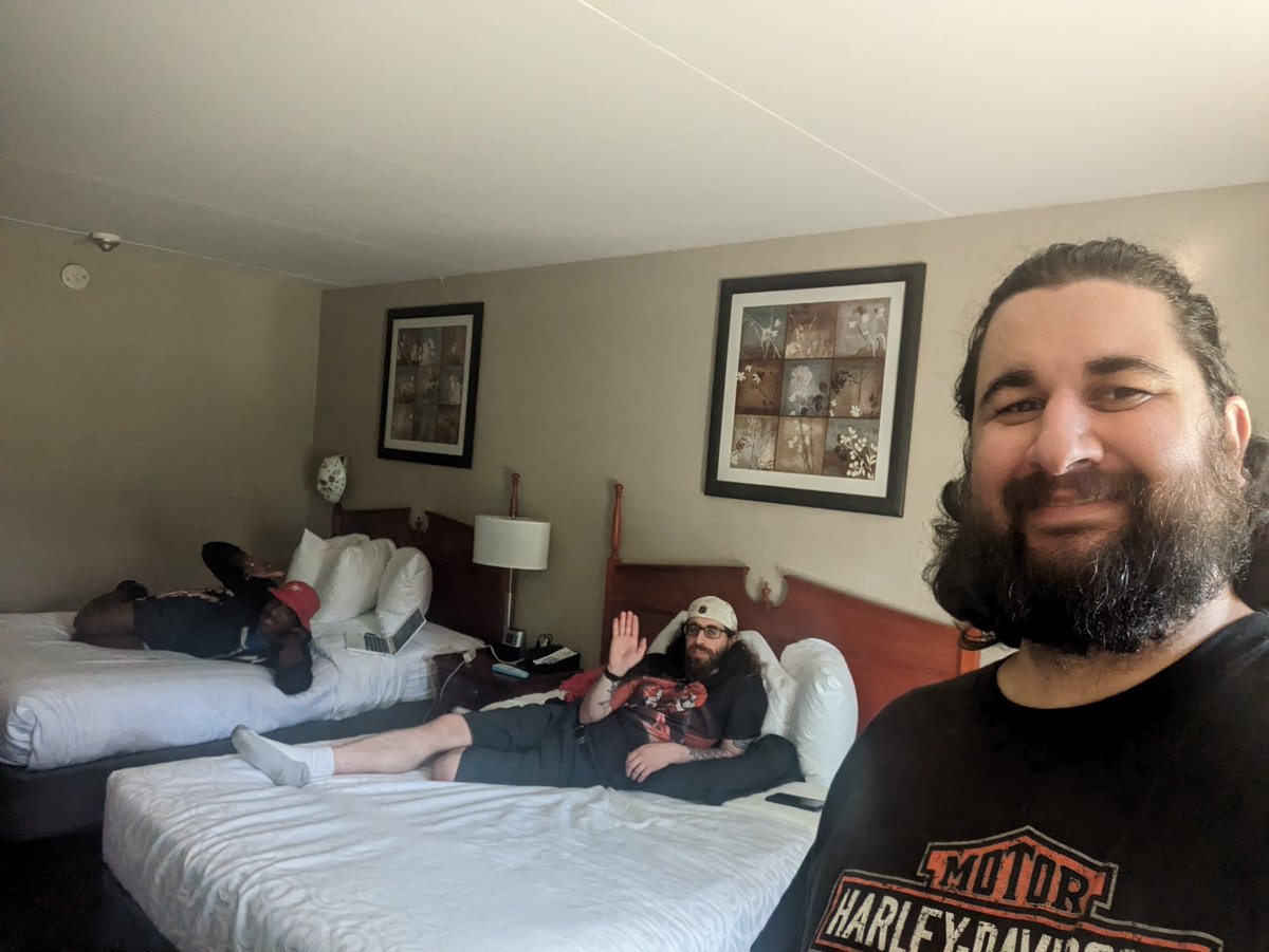 shaggy901516's tweet image. HELLO CANADA, WE&apos;RE BACK!! 🇨🇦🏒
#Vacation #Spring2023