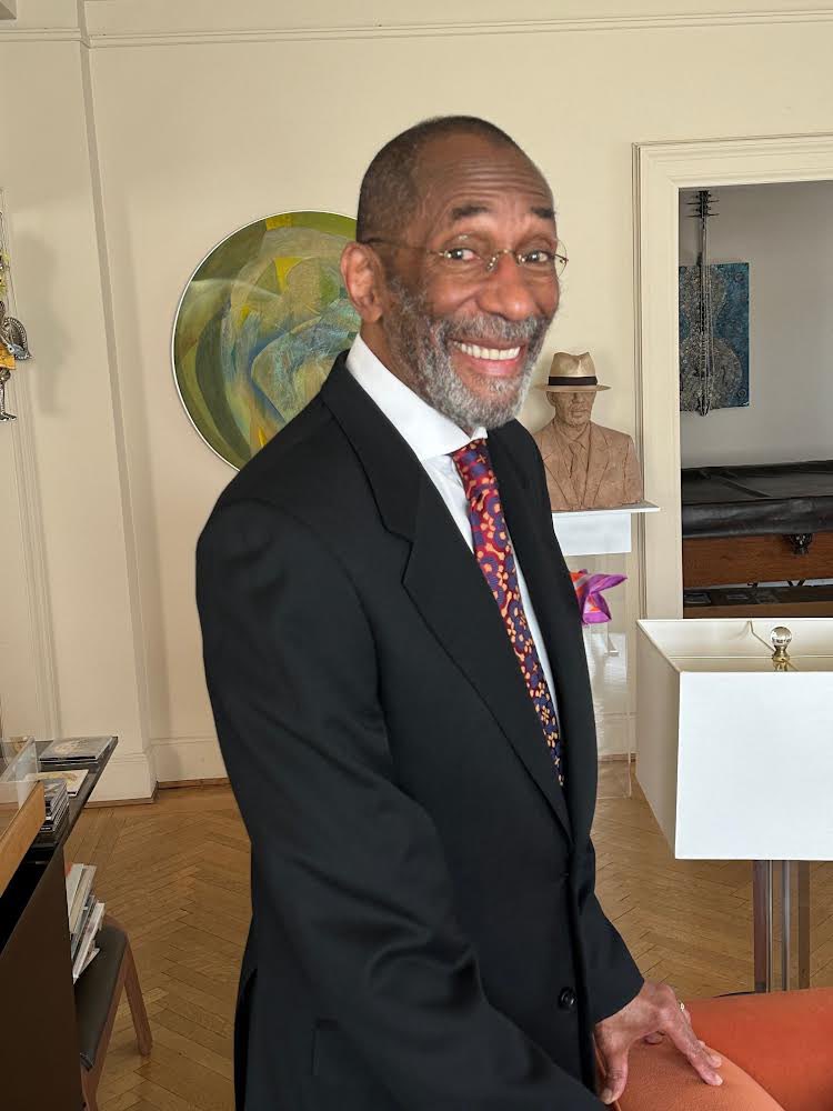 Who me? Do I look sharp enough? Heading out the door shortly with Mrs. Maestro, work out at 5:30 a.m. and physical therapy went well today, teaching was a pleasure, and voici … fresh as a spring daisy.