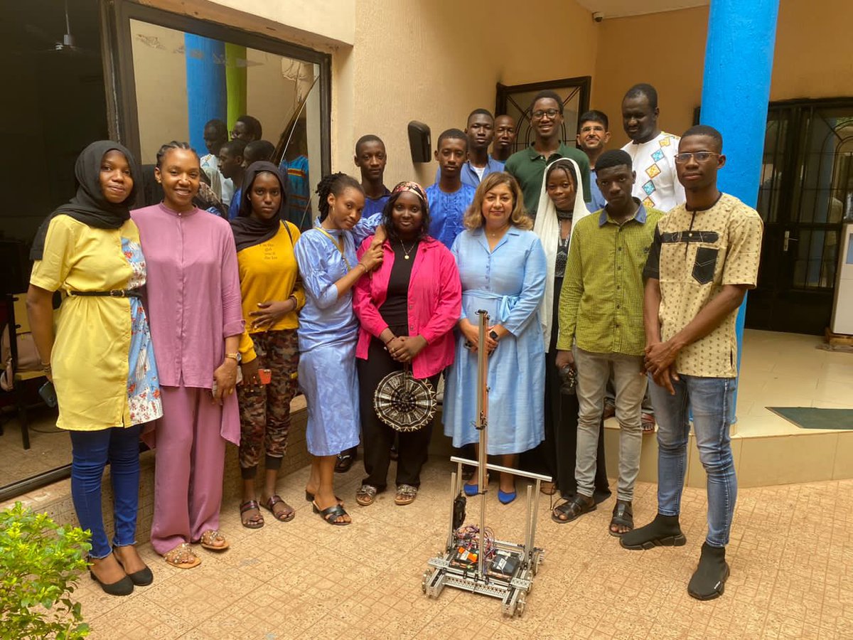 Donilab1's tweet photo. C’est avec un énorme plaisir que nous avons reçu ce 31 Mai la visite de @USAmbMali dans nos locaux. C’était l’occasion d’échanger mutuellement nos souhaits, pour le Mali et pour un futur meilleur.
𝘼𝙢𝙗𝙚 𝙜𝙣𝙤𝙠𝙤𝙣 𝙗𝙤𝙡𝙤 🙂
#donilab #mali #meet #USA https://t.co/NfvHTAl54O
