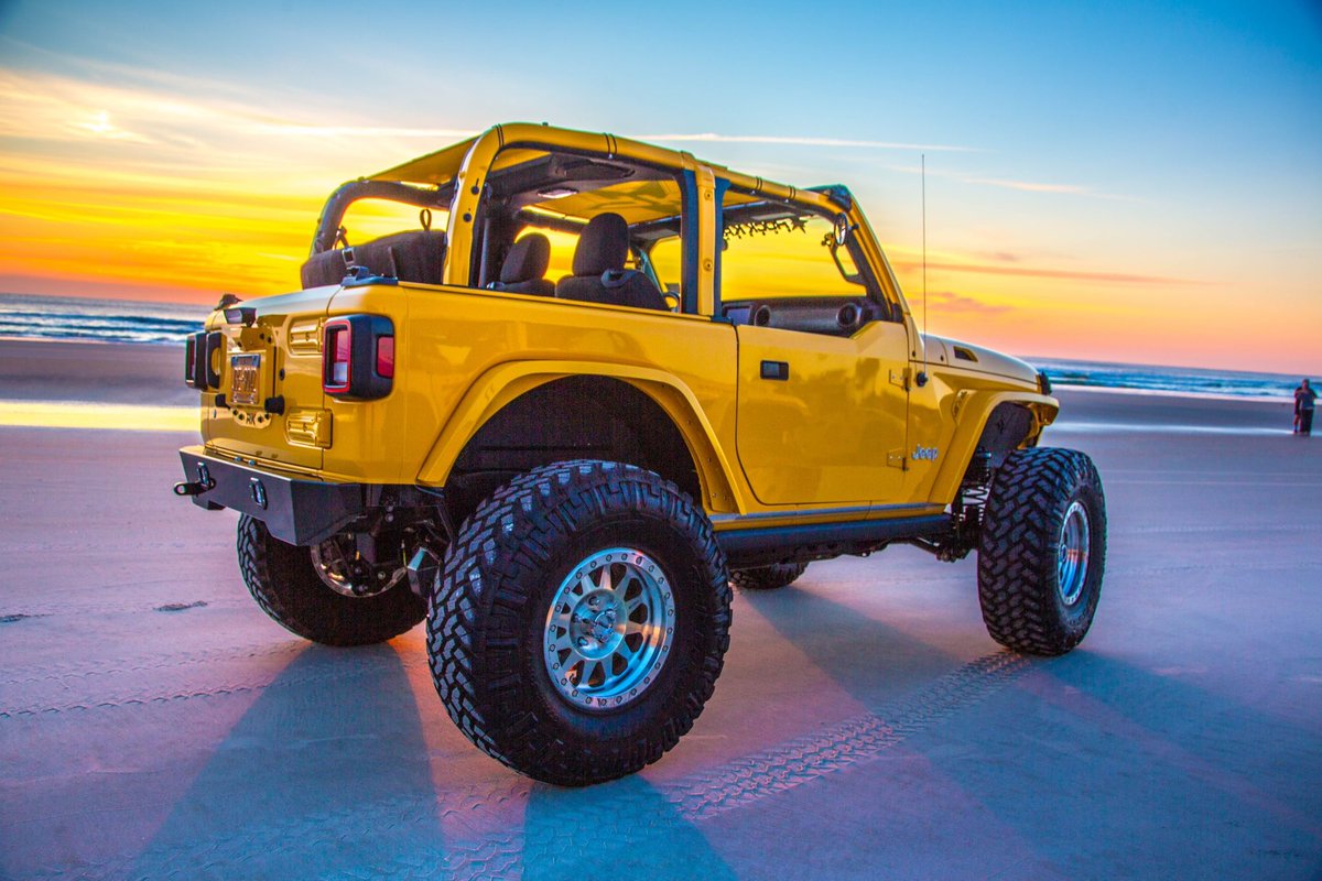 SpiderWebShade's tweet image. Hit the sandy shores, soak up the sun, and cruise in style with a SPIDERWEBSHADE shadetop! 🏖️ Our durable mesh shade keeps you cool while soaking up the sun 😎 repost @rock_krawler ! 🙌
 #Spiderwebshade #OffRoadFun #swsrepost #shadebrigade