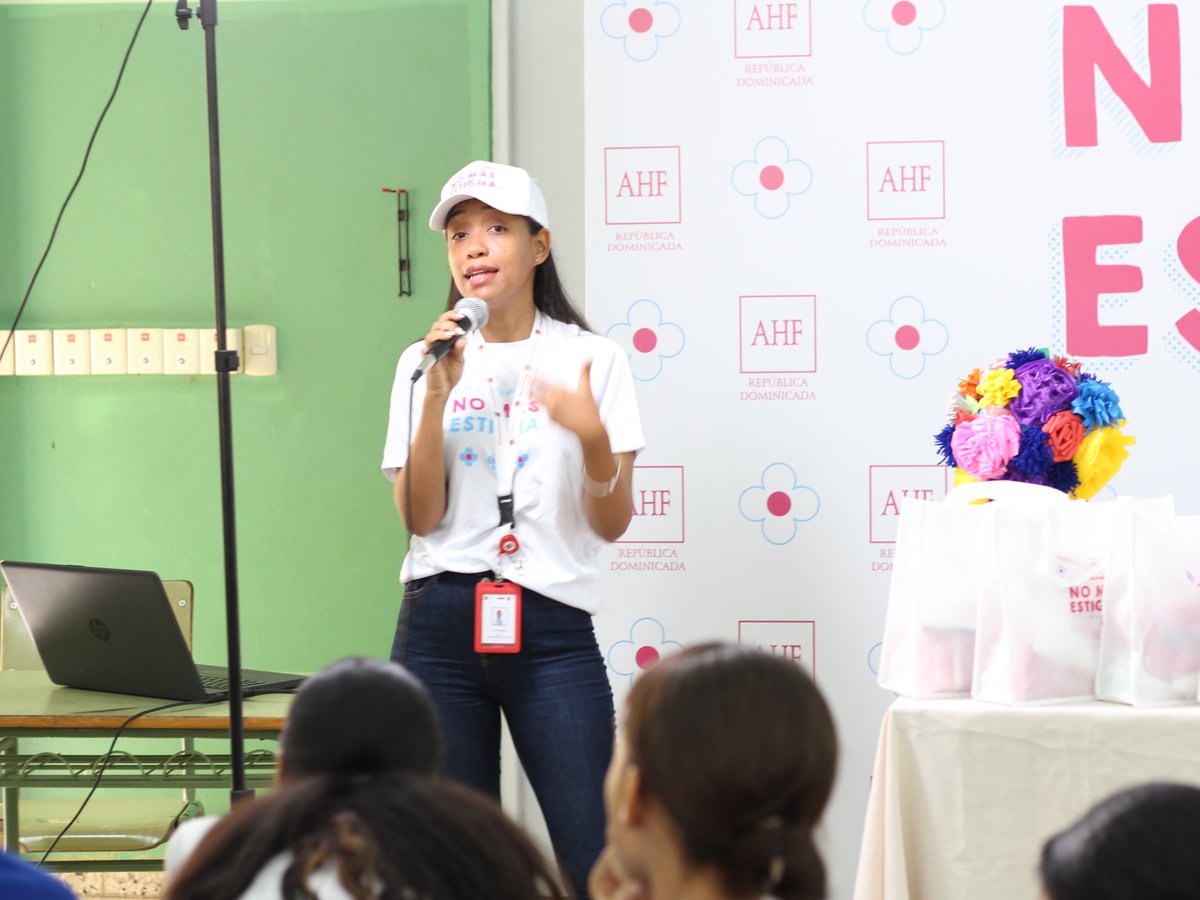 ahfrepdom's tweet photo. Desde #AHFRepDom visitamos el Liceo Unión Panamericana🏫, ubicado en Distrito Nacional, donde se realizó un taller informativo👩🏻🏫 para despejar las dudas de estudiantes con respecto a sus periodos🩸
#NoMásEstigma
#MHDay28May
#EducaciónMenstrual
@GirlsActIntl https://t.co/dBEDjI9r8O