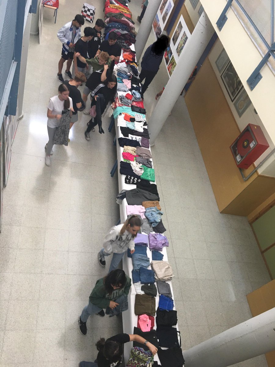 IESNEVEROS's tweet photo. Nuestro alumnado ultima con mucha ilusión los preparativos del mercadillo solidario del próximo viernes 👕👖
Queremos daros las GRACIAS por vuestra colaboración y animaros a que lo visitéis. Estará abierto de 8:15 a 14:30. Todos las prendas se venderán a 1€ o 2€
¡OS ESPERAMOS! https://t.co/CA4lvDLMUt