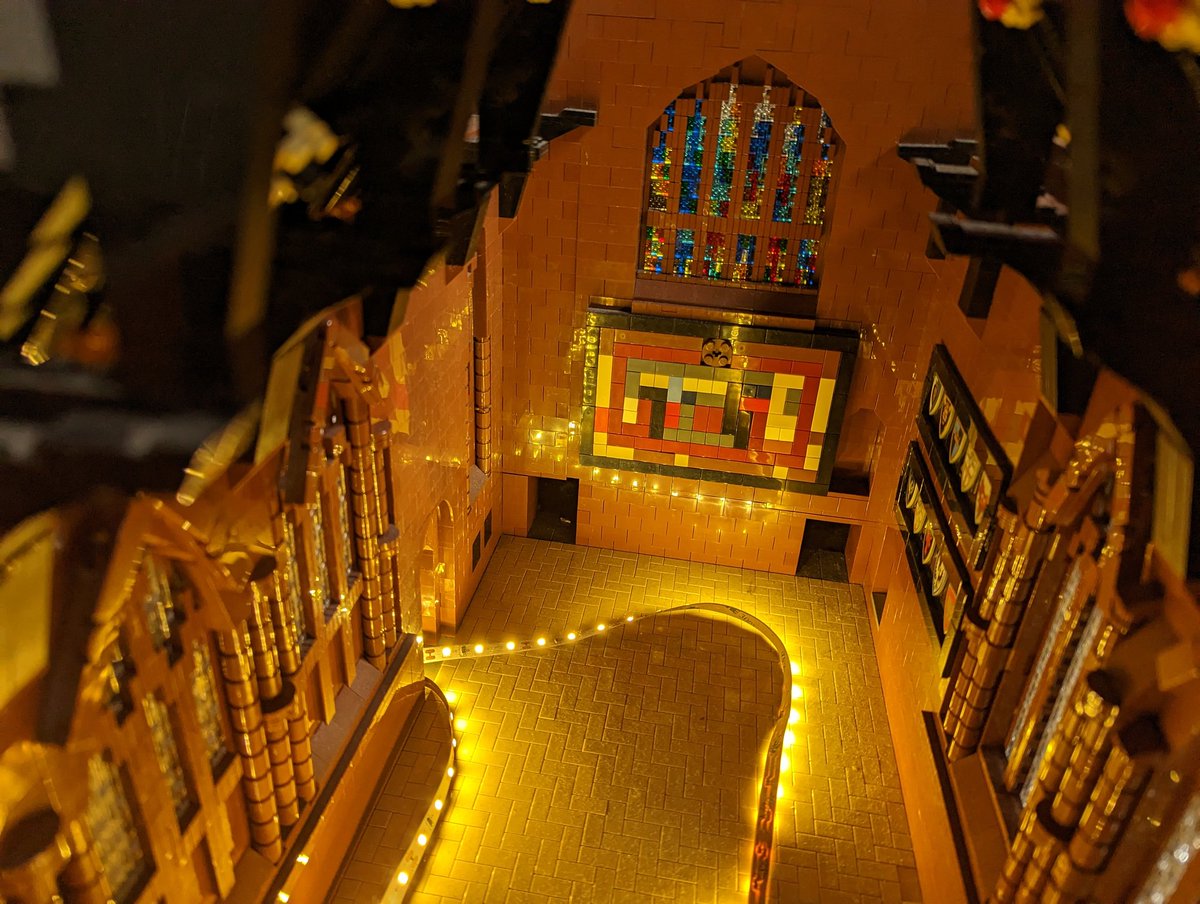 BricksCast's tweet photo. The internal details are pretty incredible. #Lego https://t.co/ywMPqr5vrF