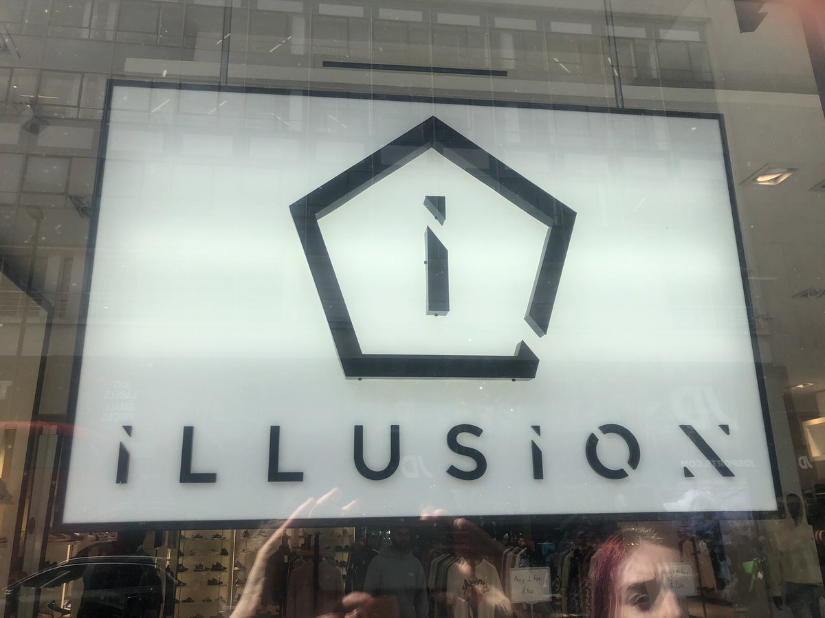 @TheIllusion111 Thank you and have a restful break 
I’m always looking for signs when I’m out and about this made me chuckle today,a shoe shop on Oxford Street.
Take care.