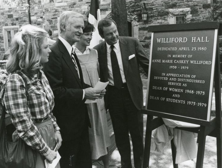 In the latest Lynx to the Past podcast, the team calls on Susan Williford Montgomery, Beth Carson Wallace, Frannie Taylor, and Donald Tucker to paint a picture of Dean Anne Marie Williford and discuss her contributions to the college. 

Listen here: rhodesedge.org/44u5n02