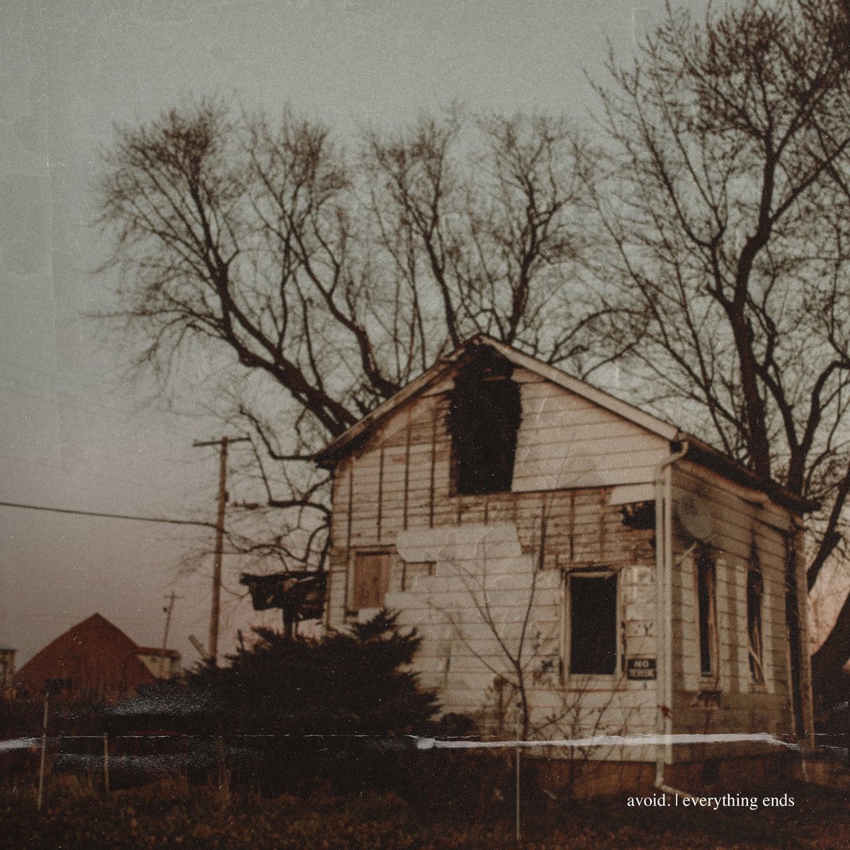 NickTheYeller's tweet image. This is what you get without an HOA. 

We have one place in our neighborhood that isn’t governed by the HOA and this is what we get as a neighbor.