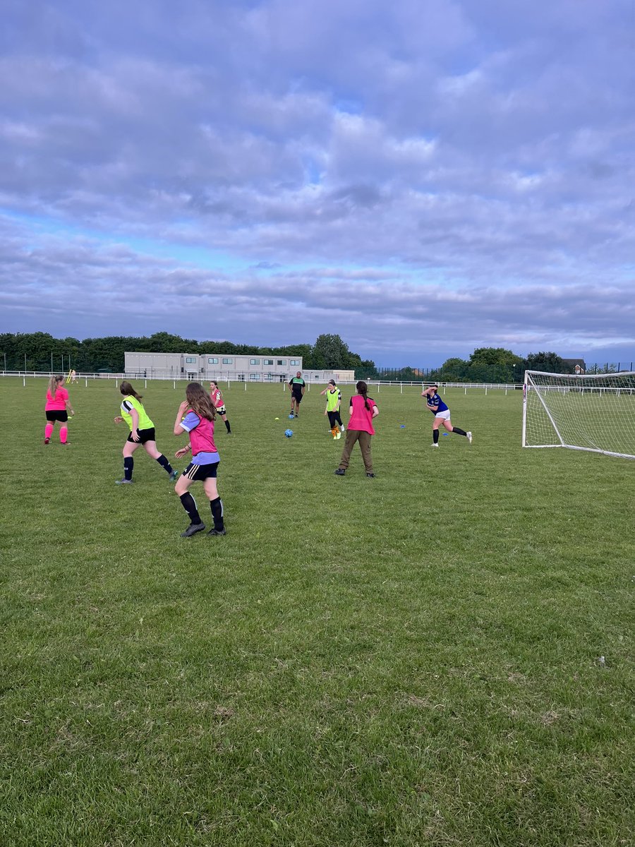 MPFCJuniors's tweet photo. Another great session for our Under 13s Girls with six new players joining us this evening. If your interested in playing football, and in year 7 or 8 come join us every Wednesday 6pm-7pm on the playing fields behind Middleton Leisure Centre 👍💚🖤 #mpjfc #girlpower https://t.co/gRn1XIuUNT