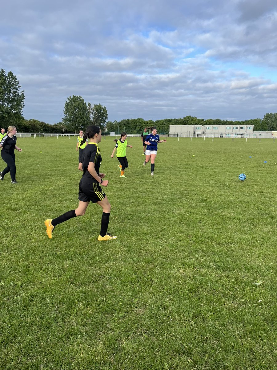 MPFCJuniors's tweet photo. Another great session for our Under 13s Girls with six new players joining us this evening. If your interested in playing football, and in year 7 or 8 come join us every Wednesday 6pm-7pm on the playing fields behind Middleton Leisure Centre 👍💚🖤 #mpjfc #girlpower https://t.co/gRn1XIuUNT