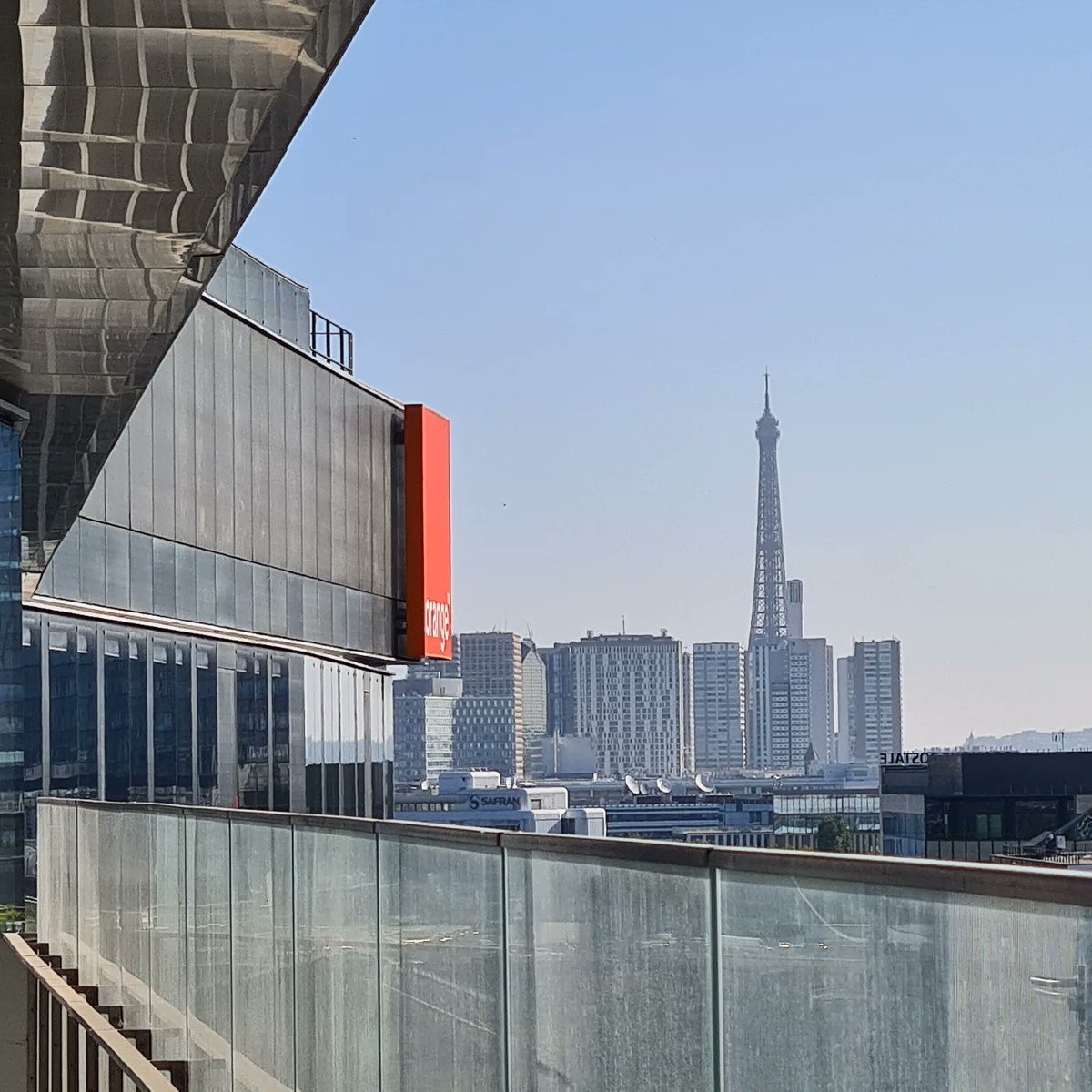 En visite au siège, on a parlé de :
♥️ valoriser l'expertise acquise depuis des décennies 
♠️ capitaliser sur de massives infrastructures réseaux
♦️être le meilleur partenaire des entreprises
♣️ poursuivre le dvlpmt des territoires prometteurs
🎯 #LeadTheFuture #LifeAtOrange