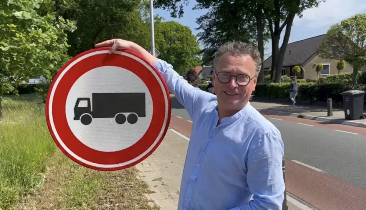 lokaal_belang's tweet photo. Eindelijk! #Vrachtwagenverbod in Garderen! Wat een verbetering  #leefbaarheid #verkeersveiligheid LB heeft zich hier járen voor ingespannen. Dank aan college en in het bijzonder wethouder verkeer @MijntjePluimers die zich hier actief voor heeft ingezet➡️https://t.co/xm9Z0PmCWo https://t.co/n1jGrxMgnV