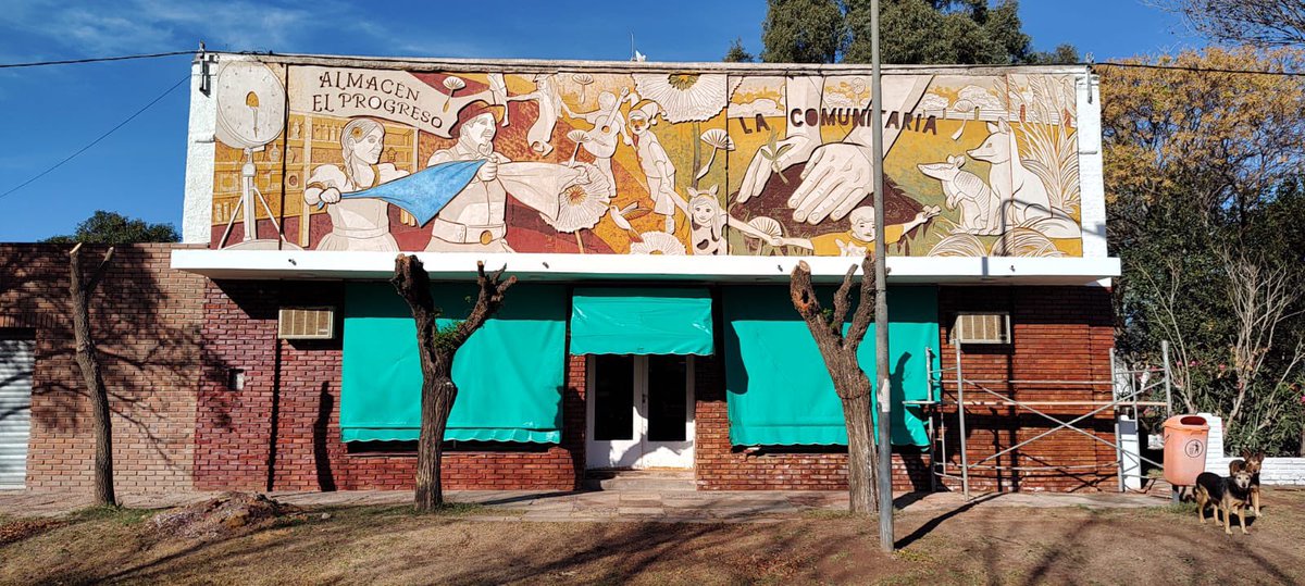 Atención a la tremenda fachada del Almacén y Centro Cultural La Comunitaria de Sansinena 🔥
Foto 1, cuando estuve yo
Foto 2, ahora

📍Sansinena, Partido de Rivadavia, PBA