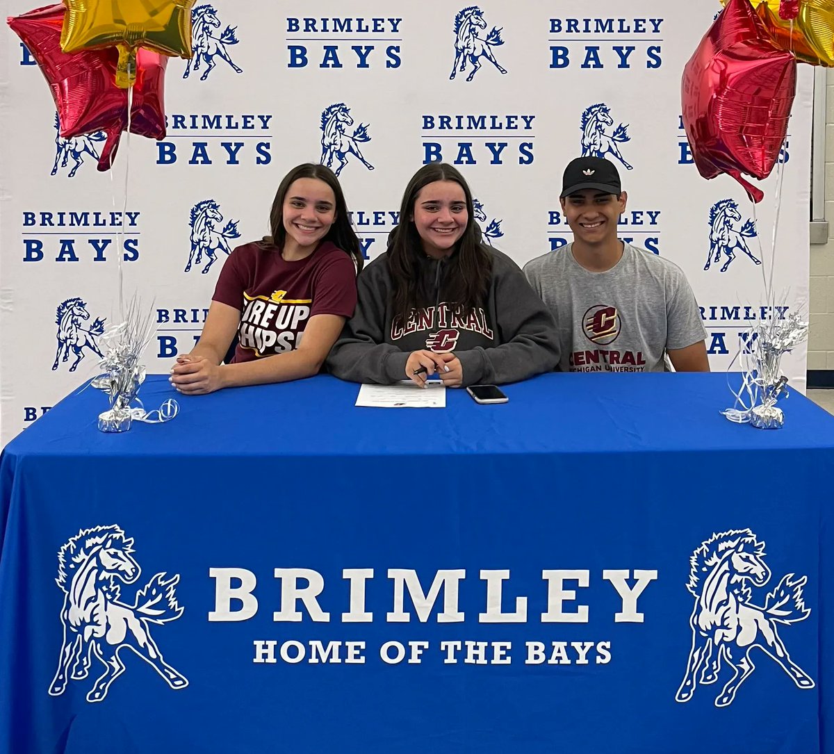 Congratulations to Grace Hill (Bay Mills Ojibwe) who signed her Letter of Intent to throw shot-put and discus for Central Michigan University.
#NativePreps #Ojibwe